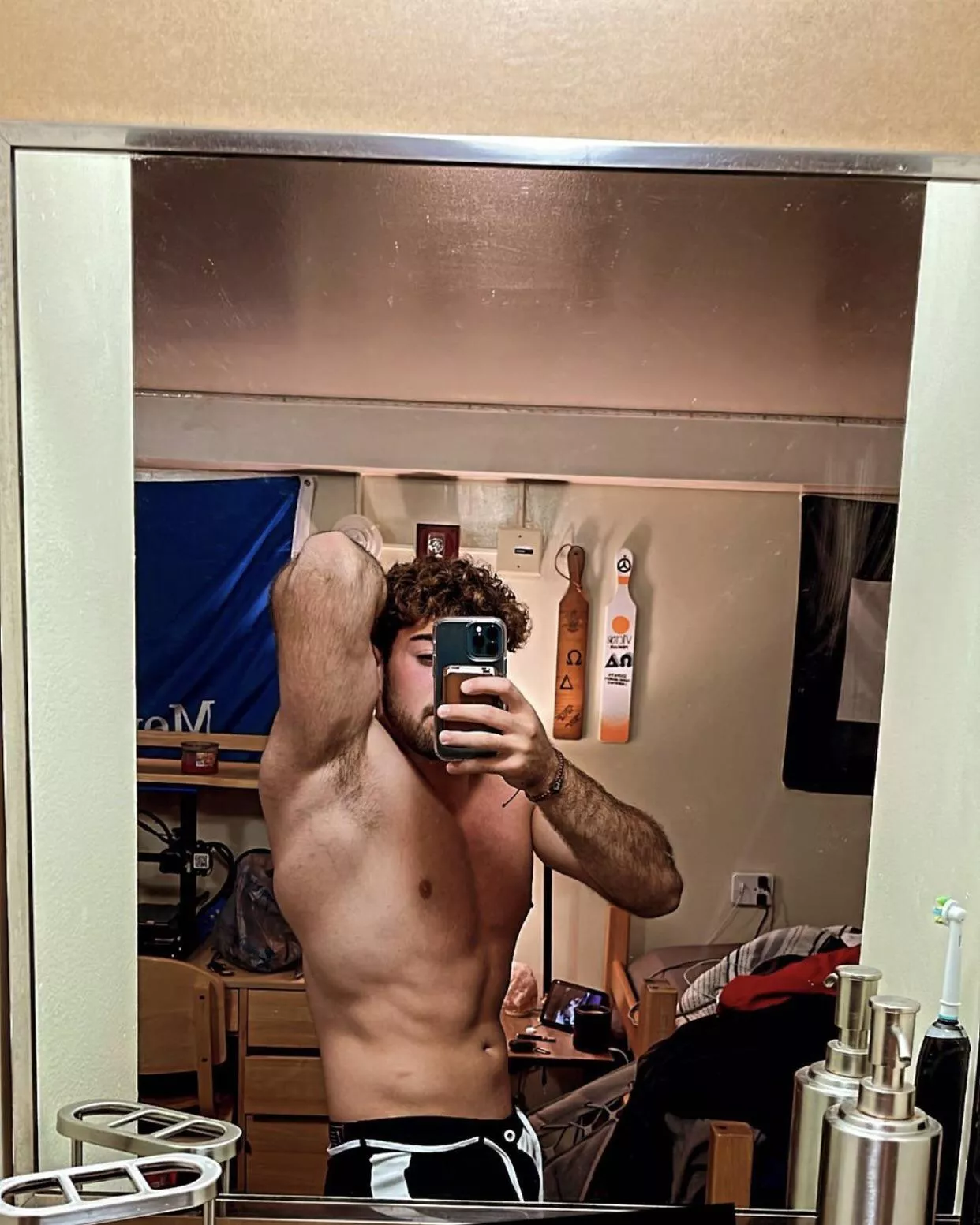 Hope y’all don’t mind a 🇱🇧 guy~ posted by stargash