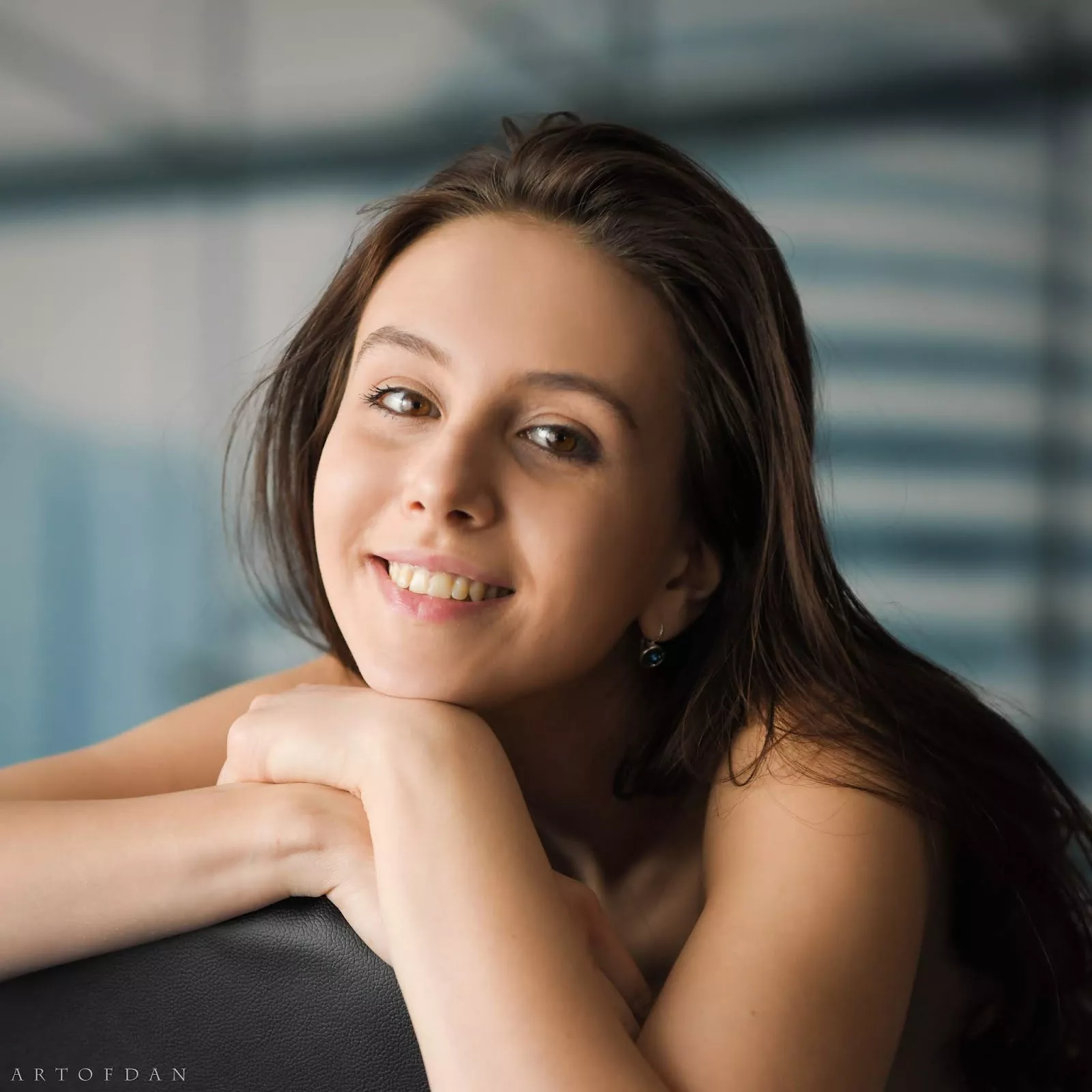 Hope you don't mind a quick break from the nudity, I just really wanted to post an appreciation of her beautiful face. posted by mister_checkers