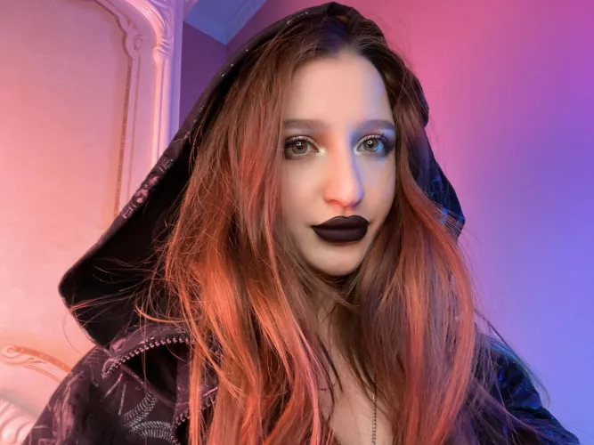 Hope you don’t mind if I leave black smudges… by fairyeater