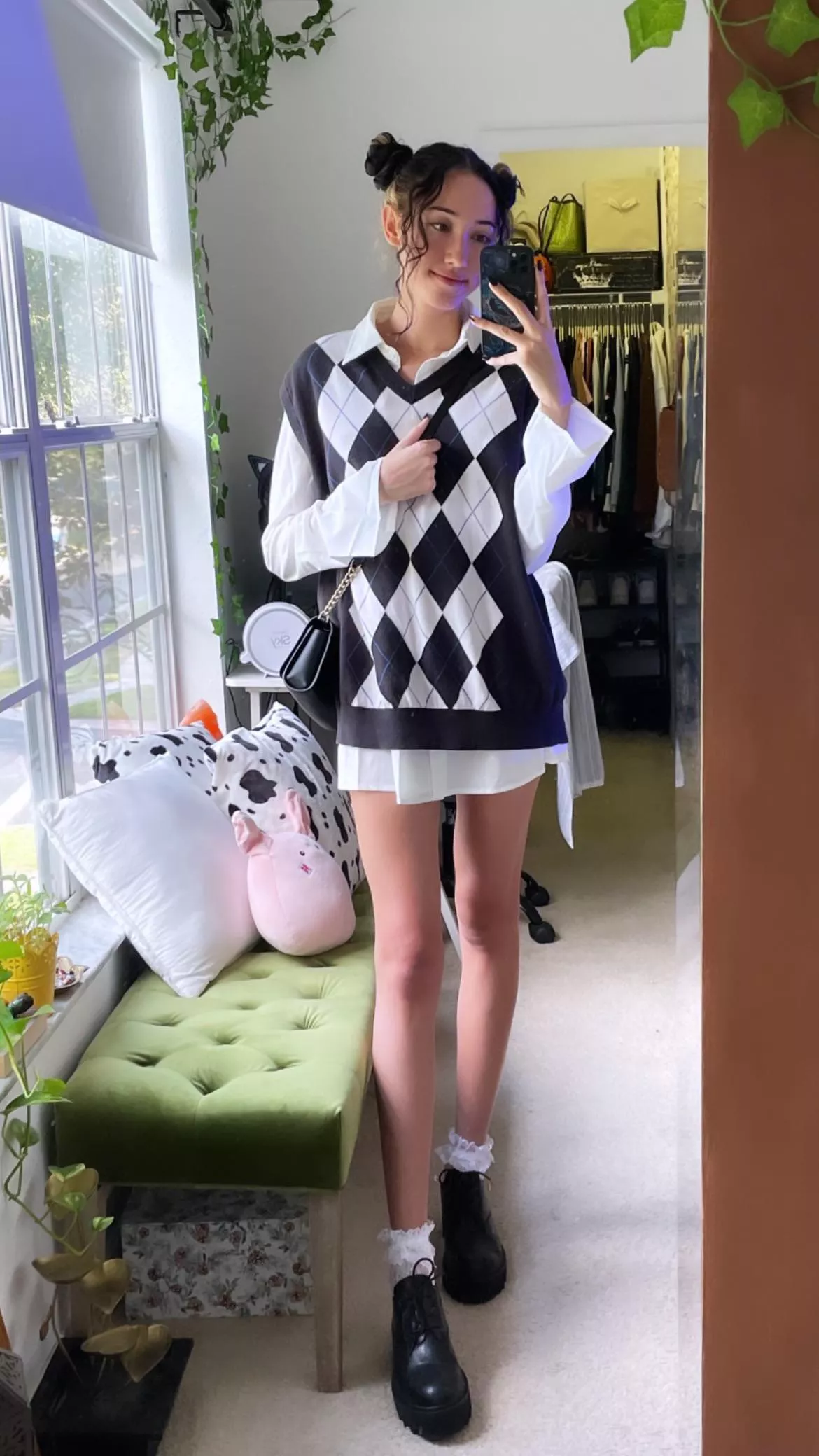 Hope you don’t mind me walking these long legs into your life🖤 posted by Miabellerina