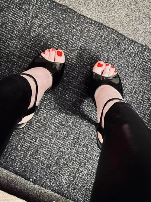 Hope you guys like 👣❤️ by Richsquirrel1337