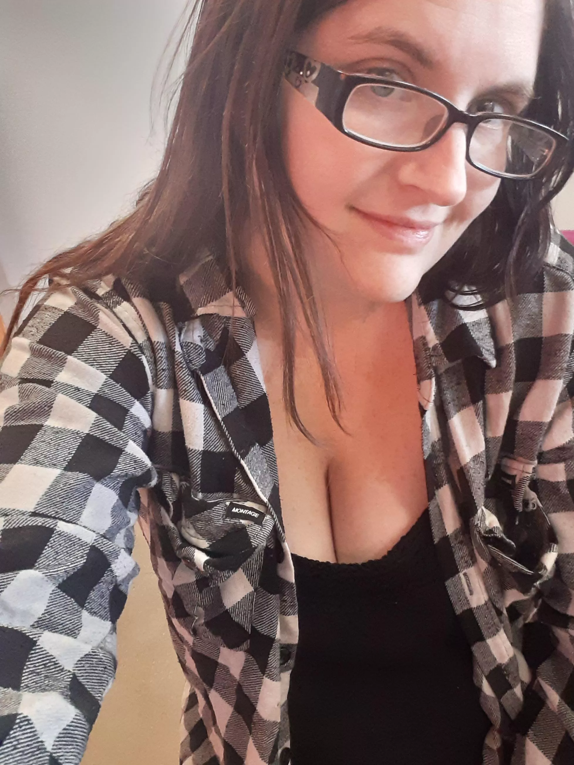 Hope you have a spectacular afternoon 😘 posted by mommasgotcurves