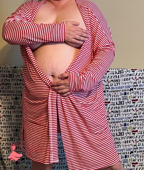 hope you like a deep innie on a soft belly.... by mrsdelilahkay