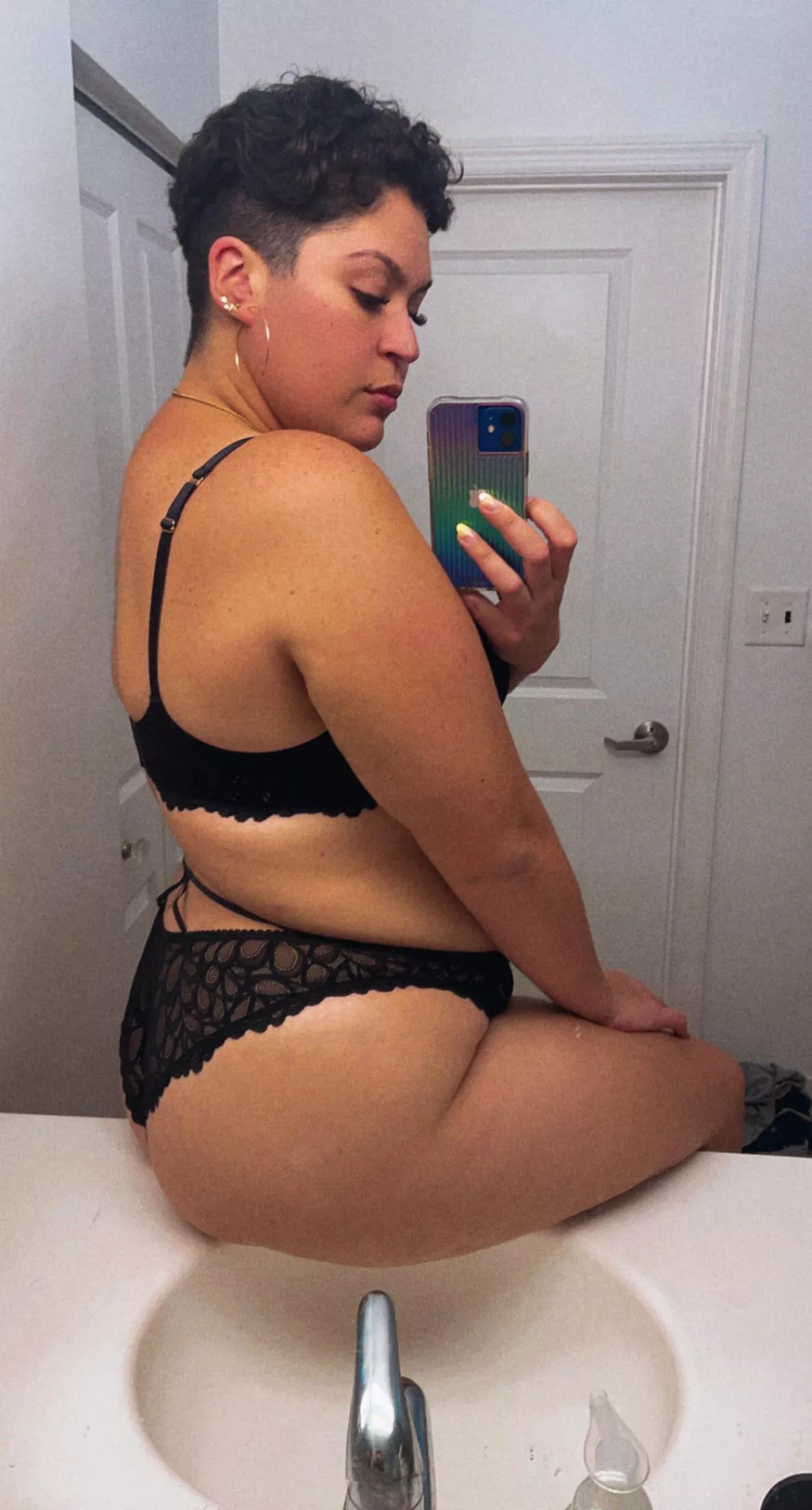 Hope you like tall AND thick [F] 6’0 posted by chloexxxastro