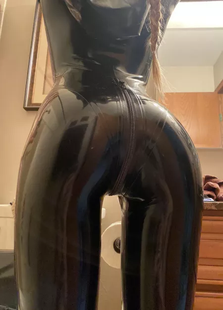 Hope your day is as lovely as my shiny ass😉😘 by gleaming-goddess