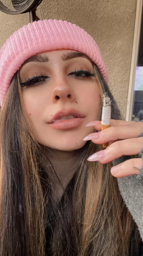 hope you're all having a good monday 🖤 by sweetiecassie