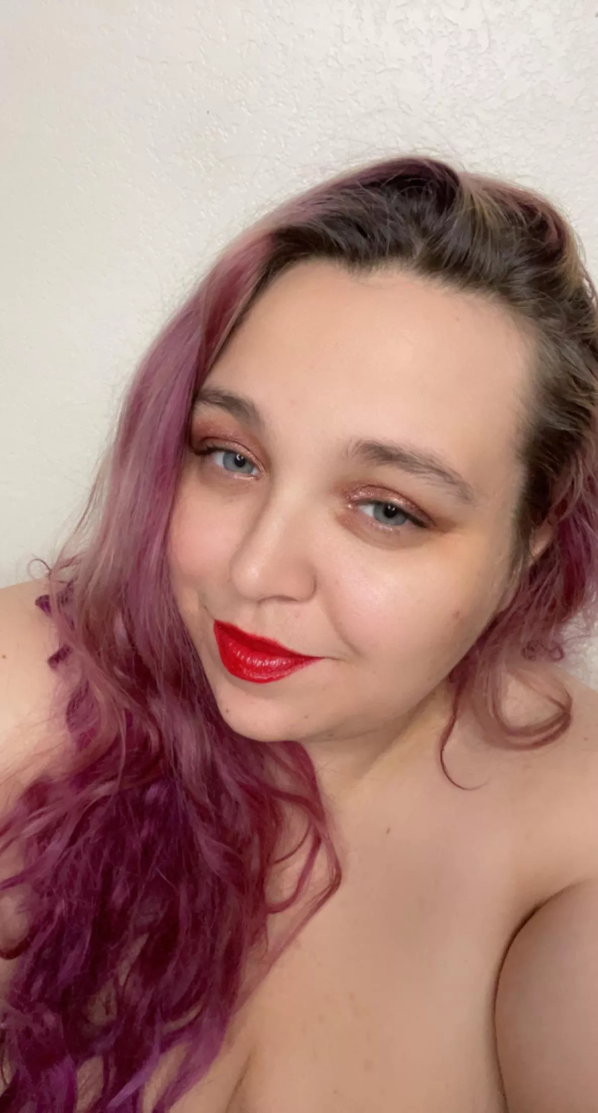 Hope you’re having a great day! 💋 posted by kissmemaddy