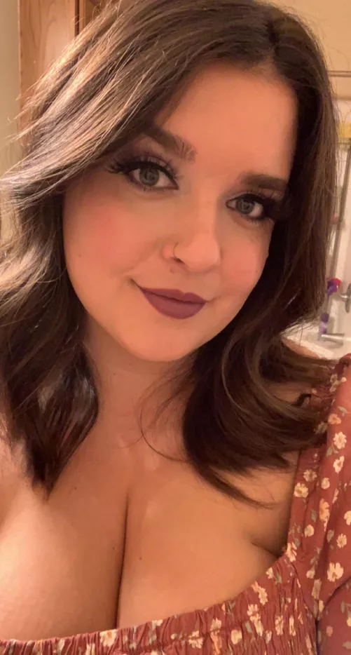 Hope you’re week is off to a great start 🥰 by Chokemepleaseeee