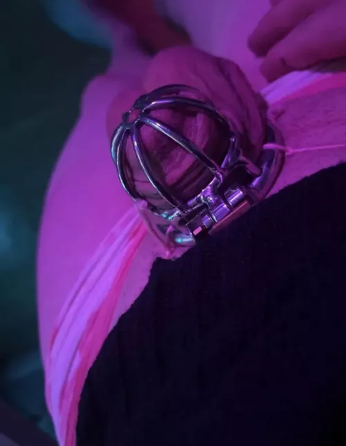 hopefully spending all of 2022 locked up 🥰 by luckyluna407