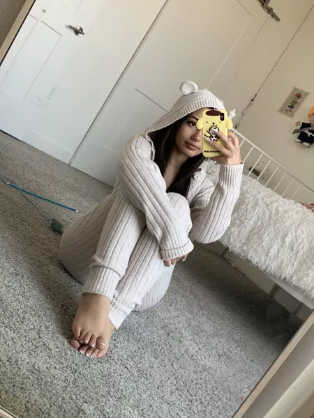 Hoping I'm cute enough to be here :) by sarrahneko