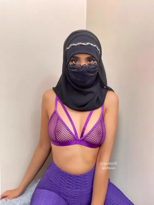 Hoping there is at least 1 person that appreciates small boobs🥺 by prettylilarabtoes