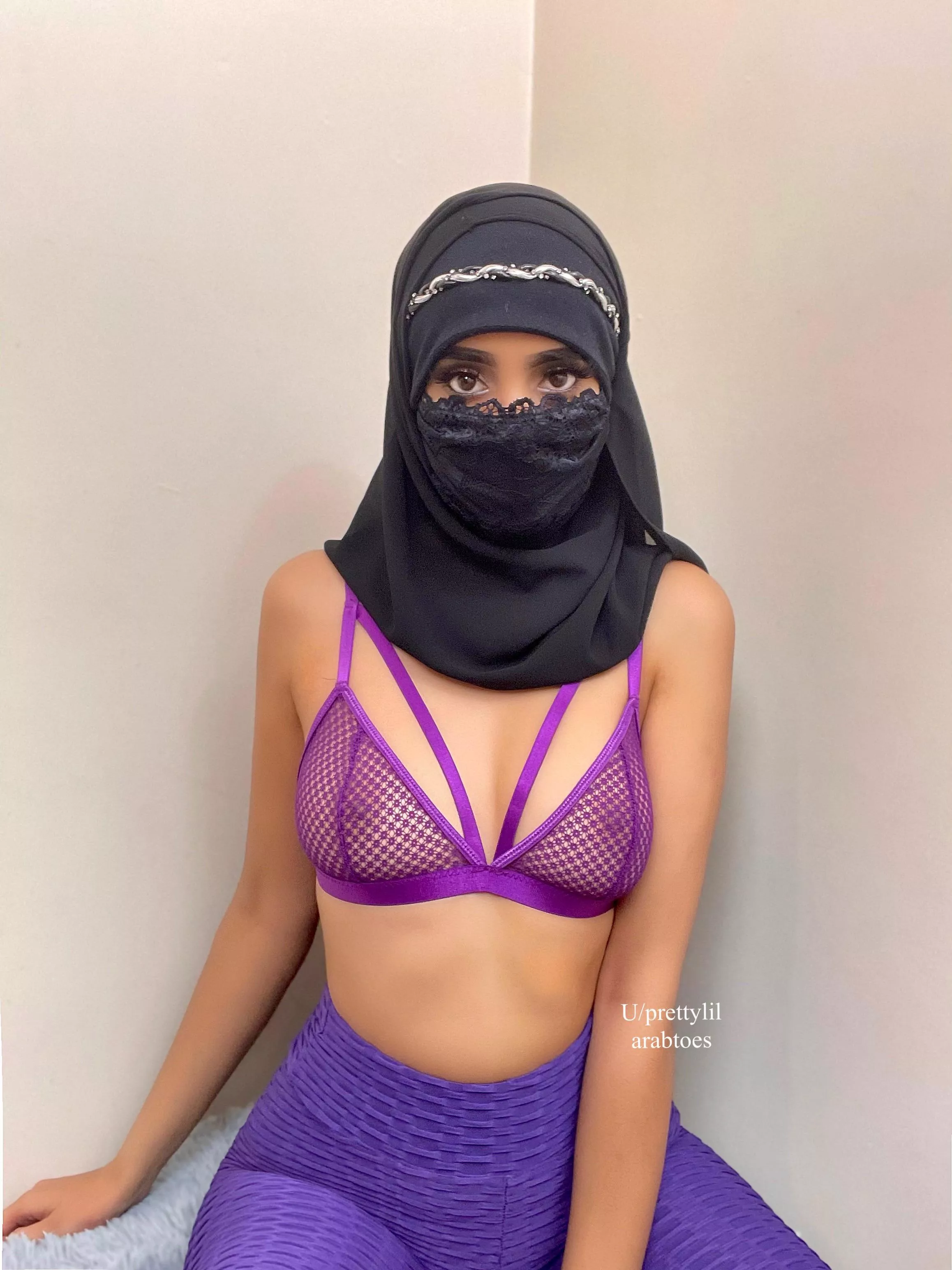 Hoping there is at least 1 person that appreciates small boobs🥺 [f] posted by prettylilarabtoes