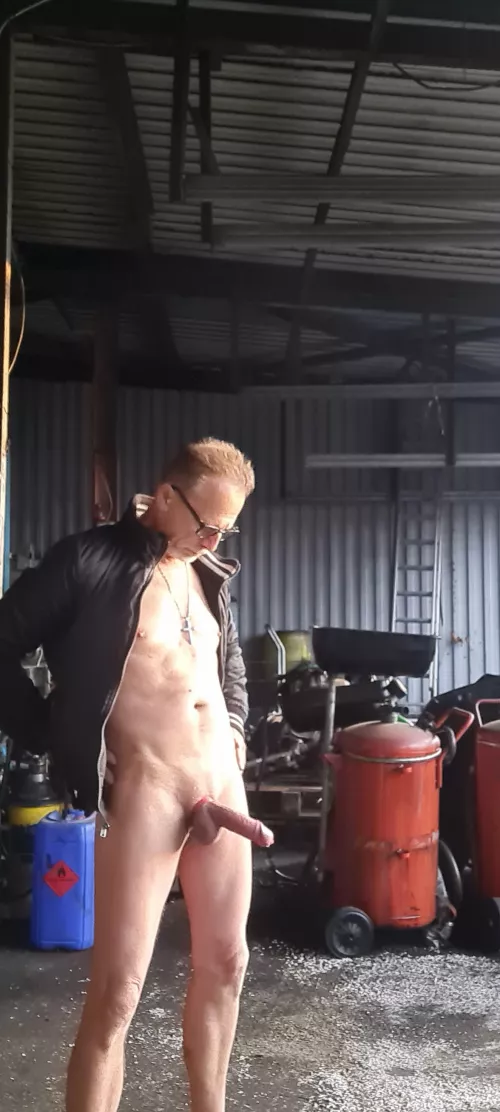 horny during working hours by ullibult