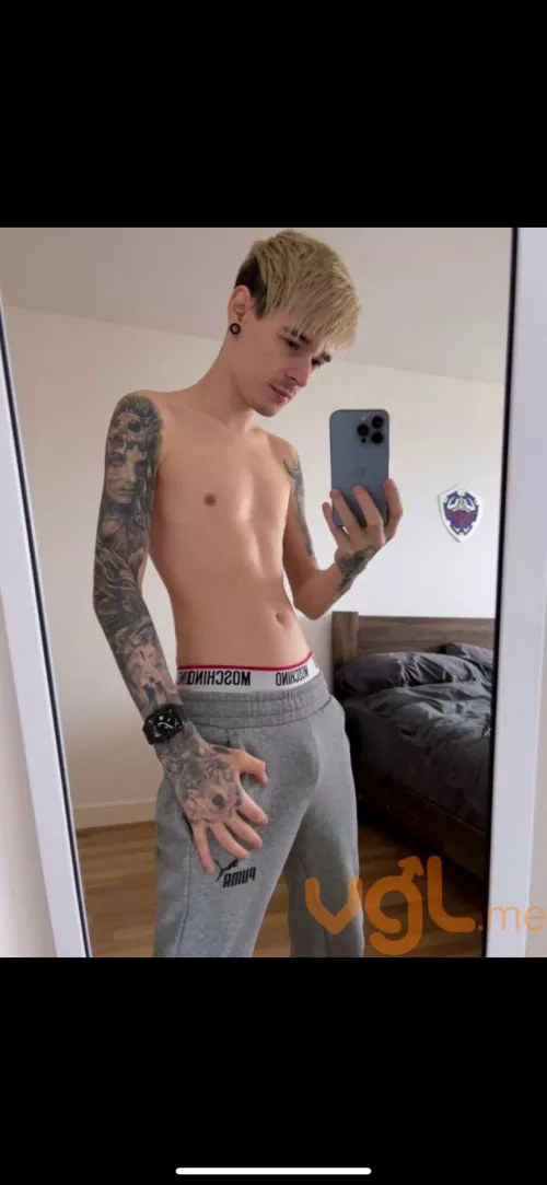 Horny lad by Gaychav_nikesocks