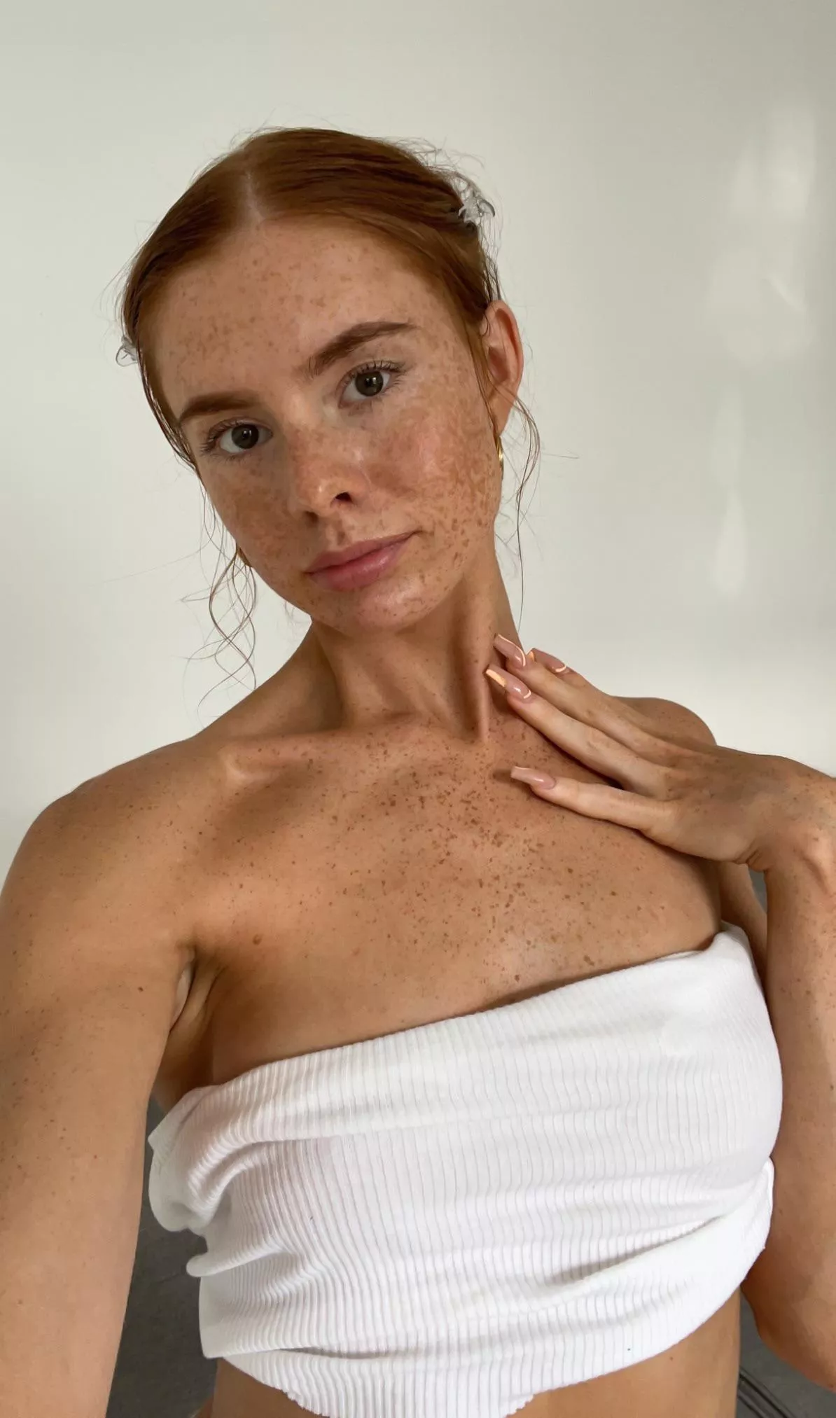 Horny single redhead 😜 posted by hollieholls_