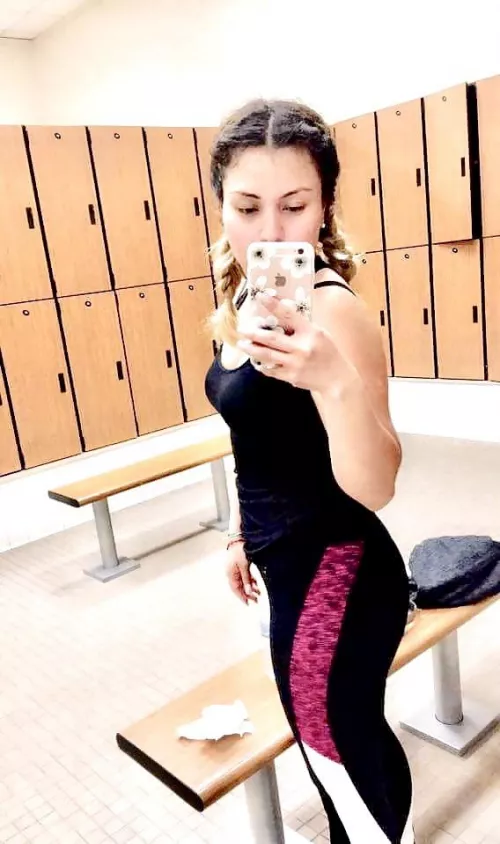 Horny wife by Hornyhousewife16