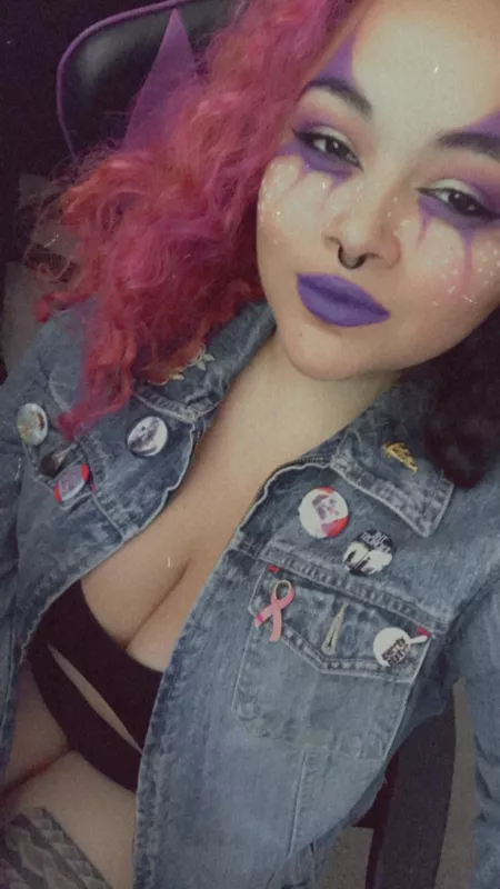 Horror movies and chill? 😏 by hummingbird130