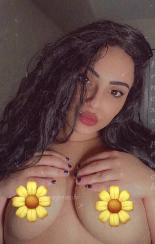 Hot 20 year old MILF 😈 Subscribe and access, 24/7 Chatting✨Custom content ✨over 100 uncensored Posts✨JOIS✨Dick rates. Link below. by Princxxspeach