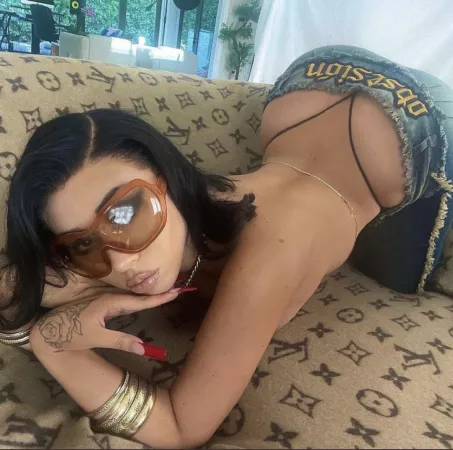 Hot af by blacksnakeroar