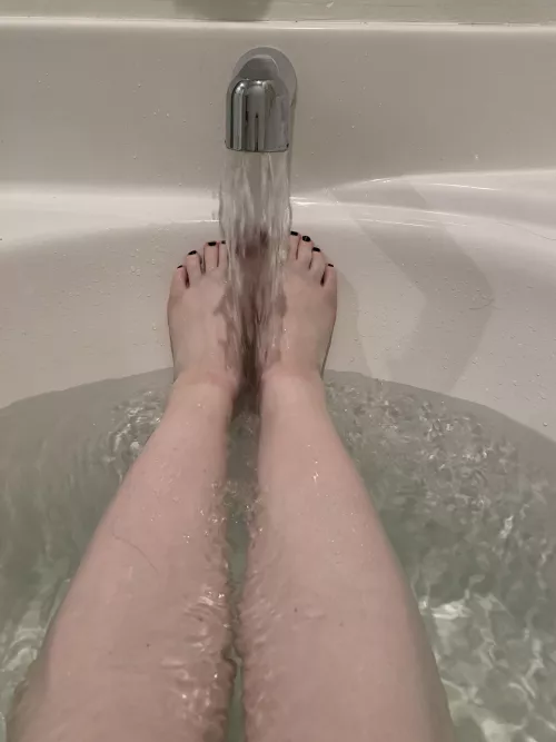 Hot baths are the best for pregnant, swollen feet. 💕 by Profoundpiggies