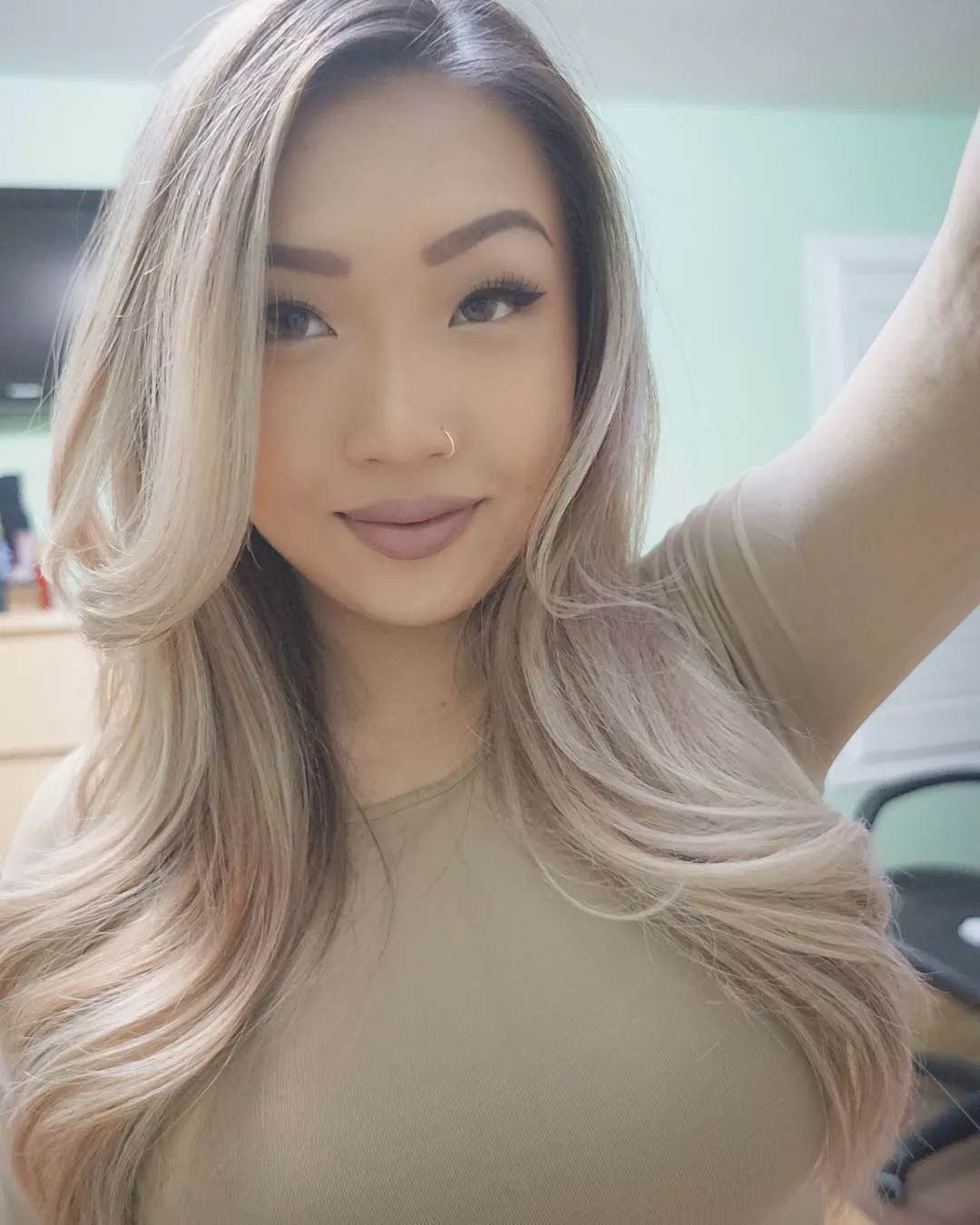 Hot Blonde posted by everydaysexy21