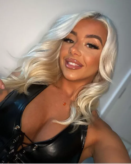 Hot blonde by 10baremain