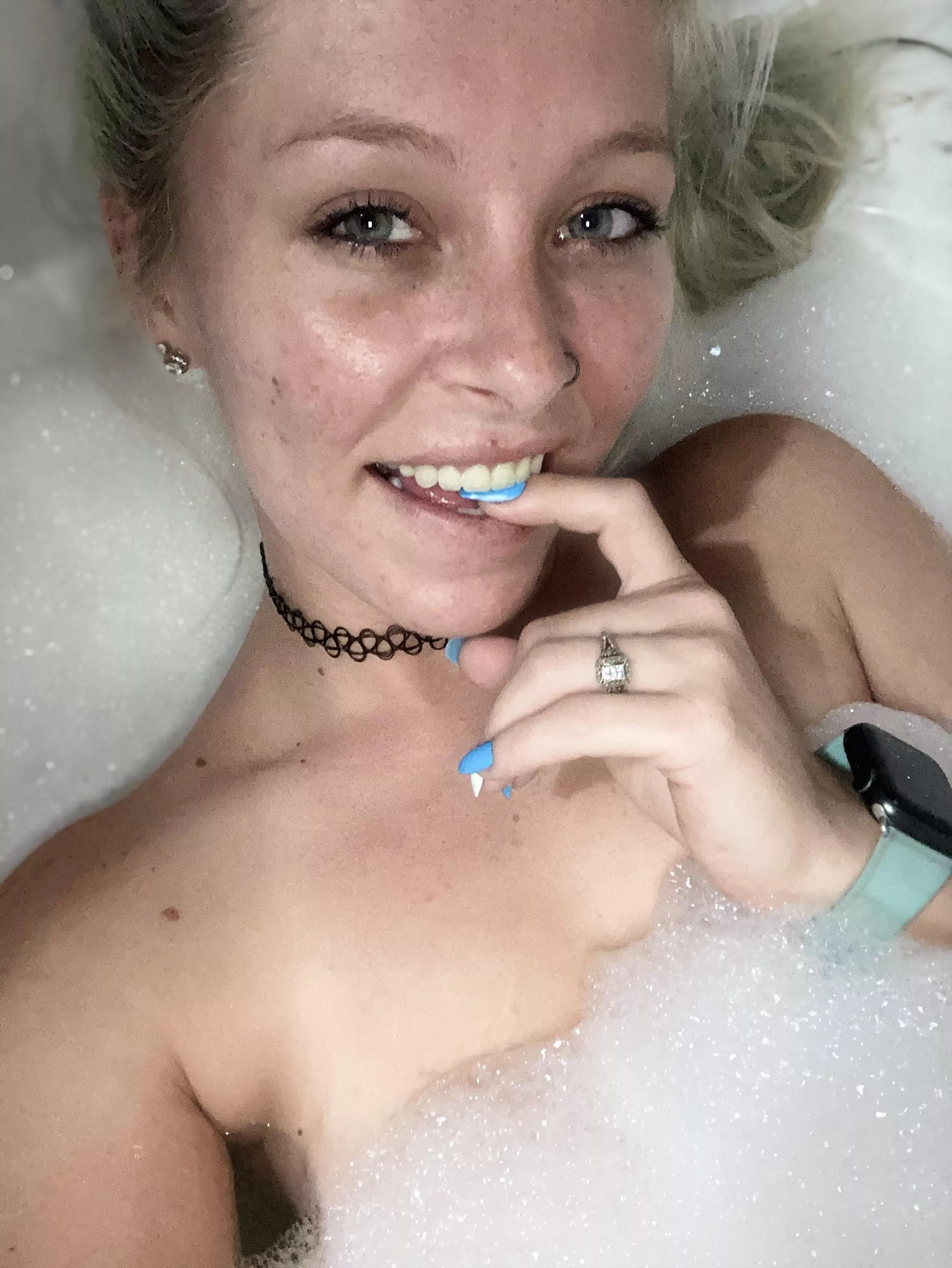 Hot blonde MILF💋🍑💦🔥 custom videos 💜 Requests 🤘🏻😘 kinks & fetish friendly 💋💦😘🍑 cum let me make you cum 🥵🍑💦💋😘 posted by Blondebabie27