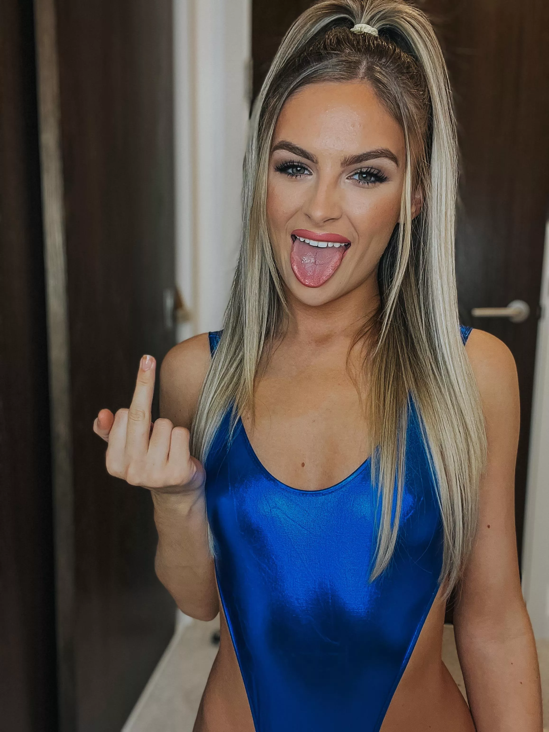 Hot bratty girls like me make you weak.. don’t they loser? 🤣 posted by princessavabelle