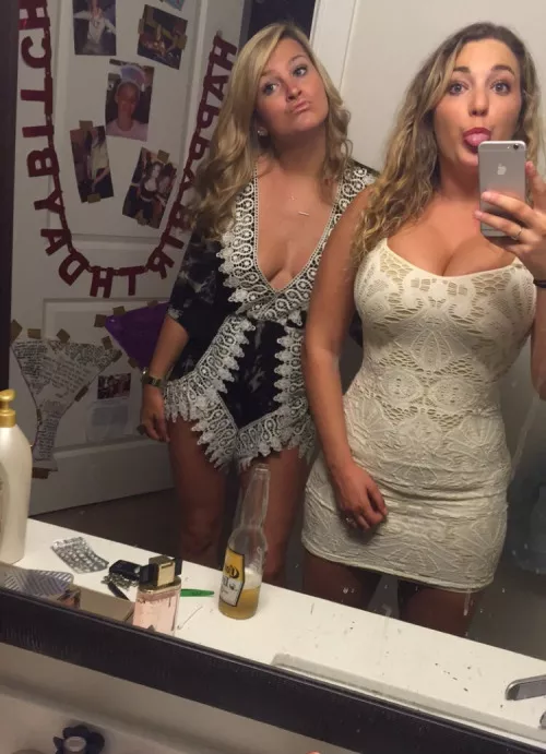 Hot Friends posted by everydaysexy21