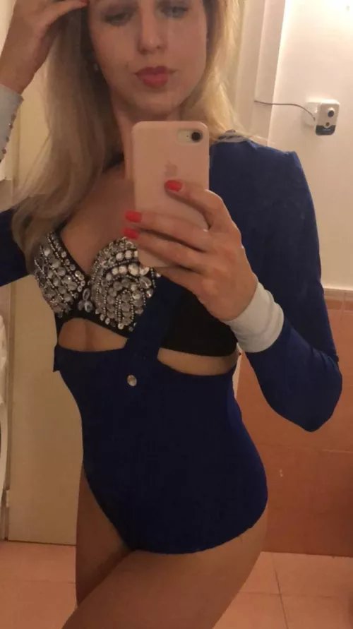 Hot strawberry by seaprunebeforesunset