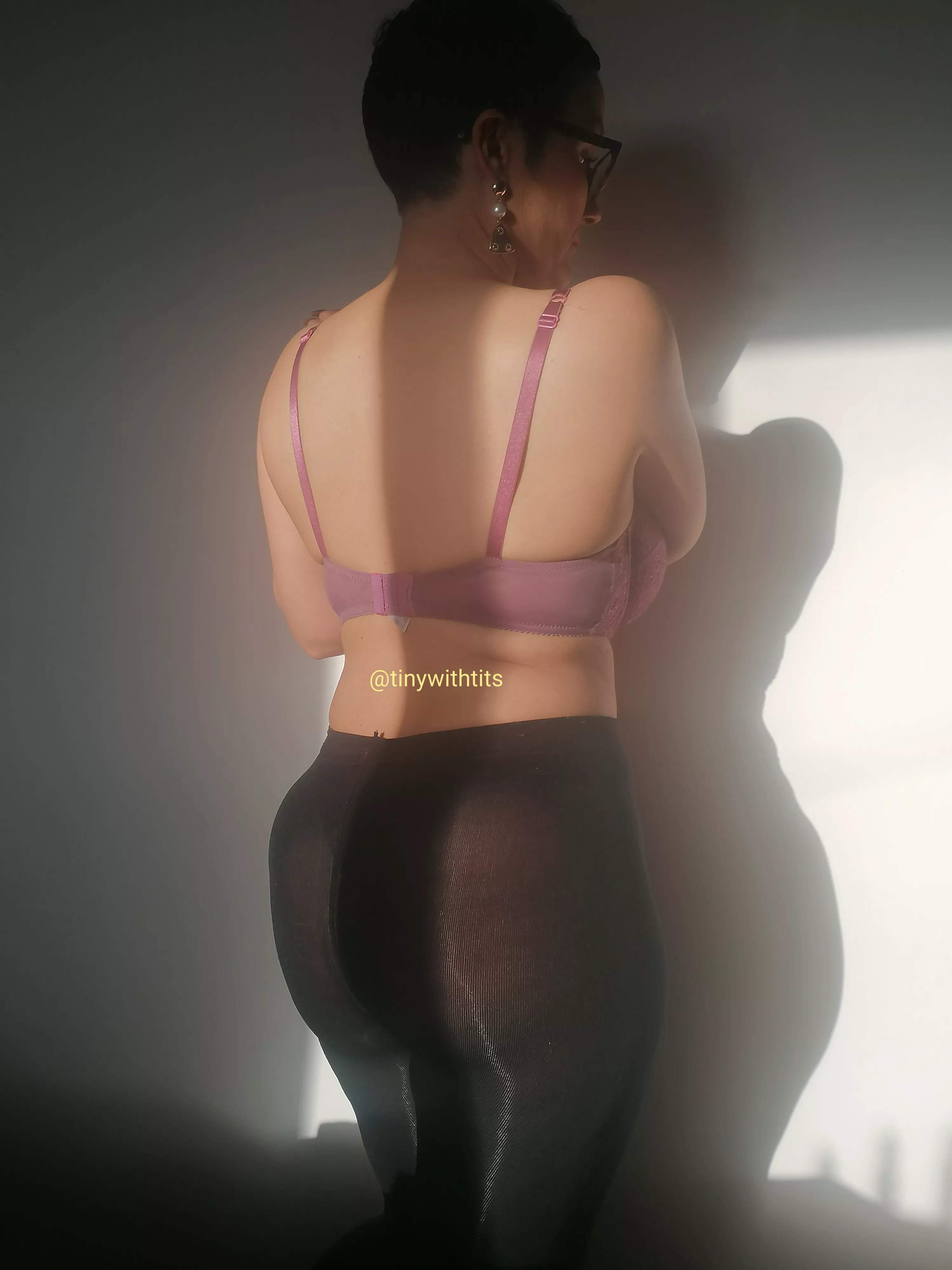 Hot sunshine on my ass 🔥☀️😍😍 posted by Ok_Sample9234