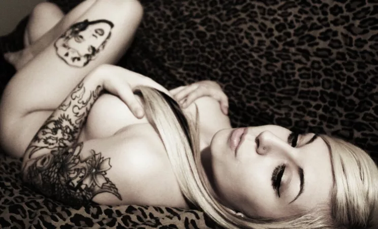 Hot Tattoed Girls 122 by ToastThatCode