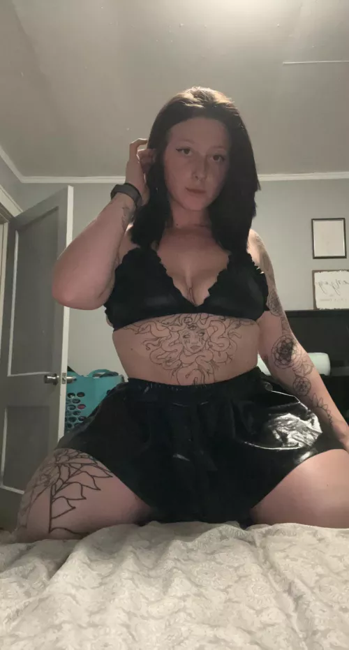 hot, thick and tattooed. link below 😏 by bbbygurll