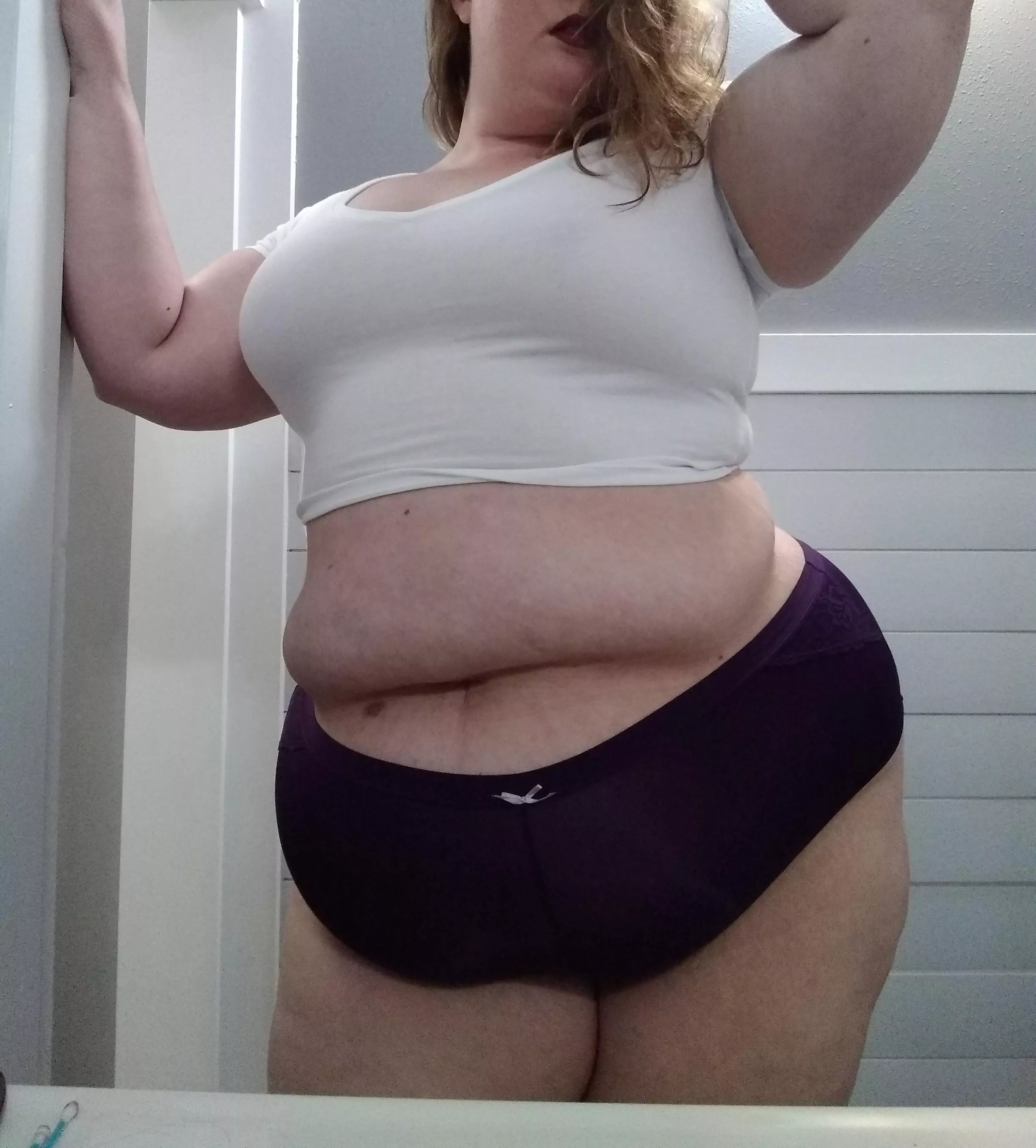 Hot THOT posted by ThePrettyLovely