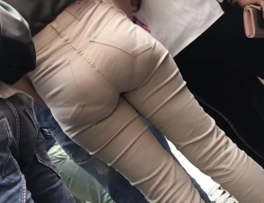 Hot white jeans pantylines posted by misosoupdrinker