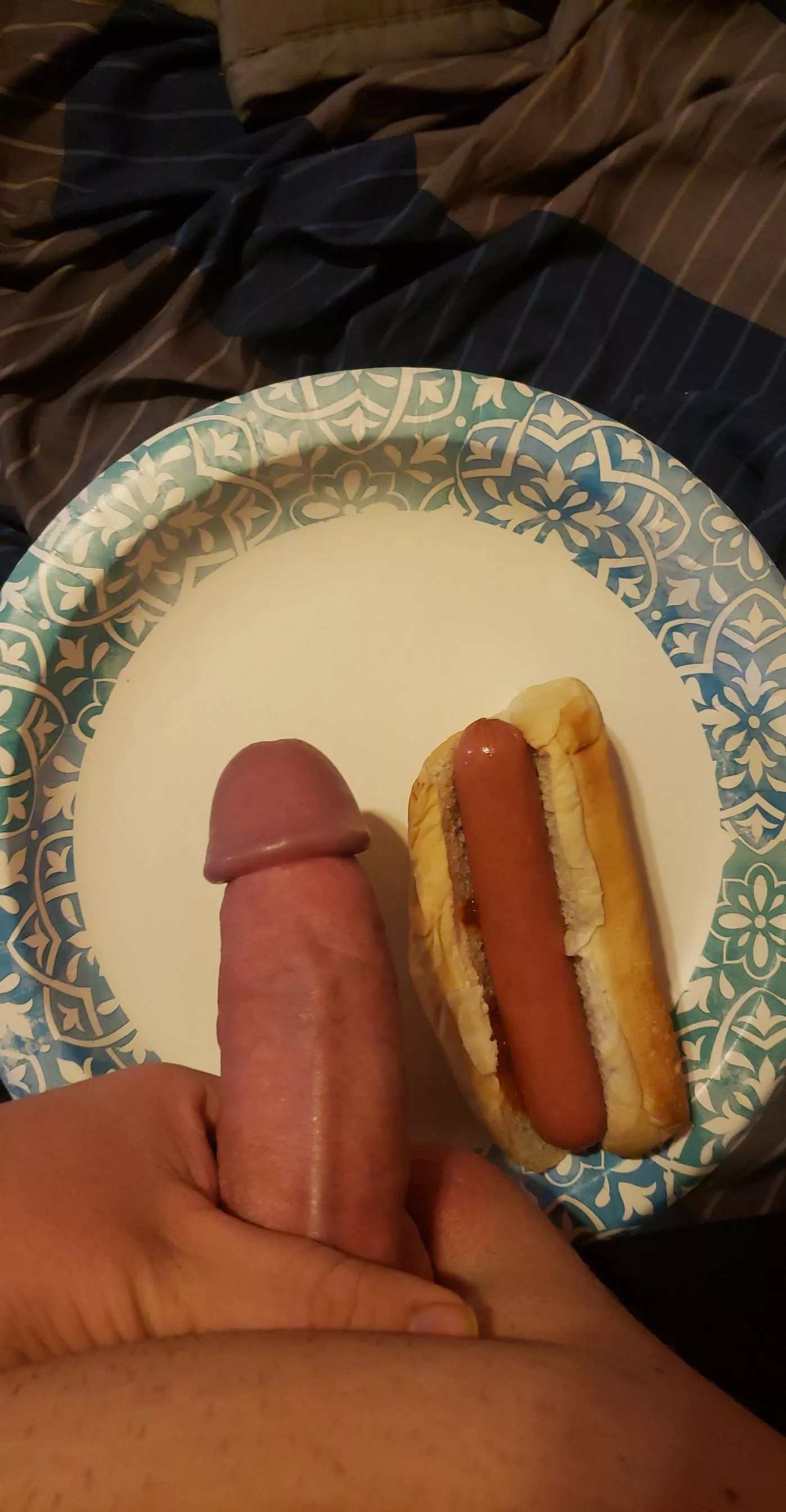 Hotdogs? Who's got the buns 😳 posted by yungmeloon
