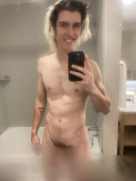 Hotel bathrooms have the best mirrors (22M) by JonathonFredricks