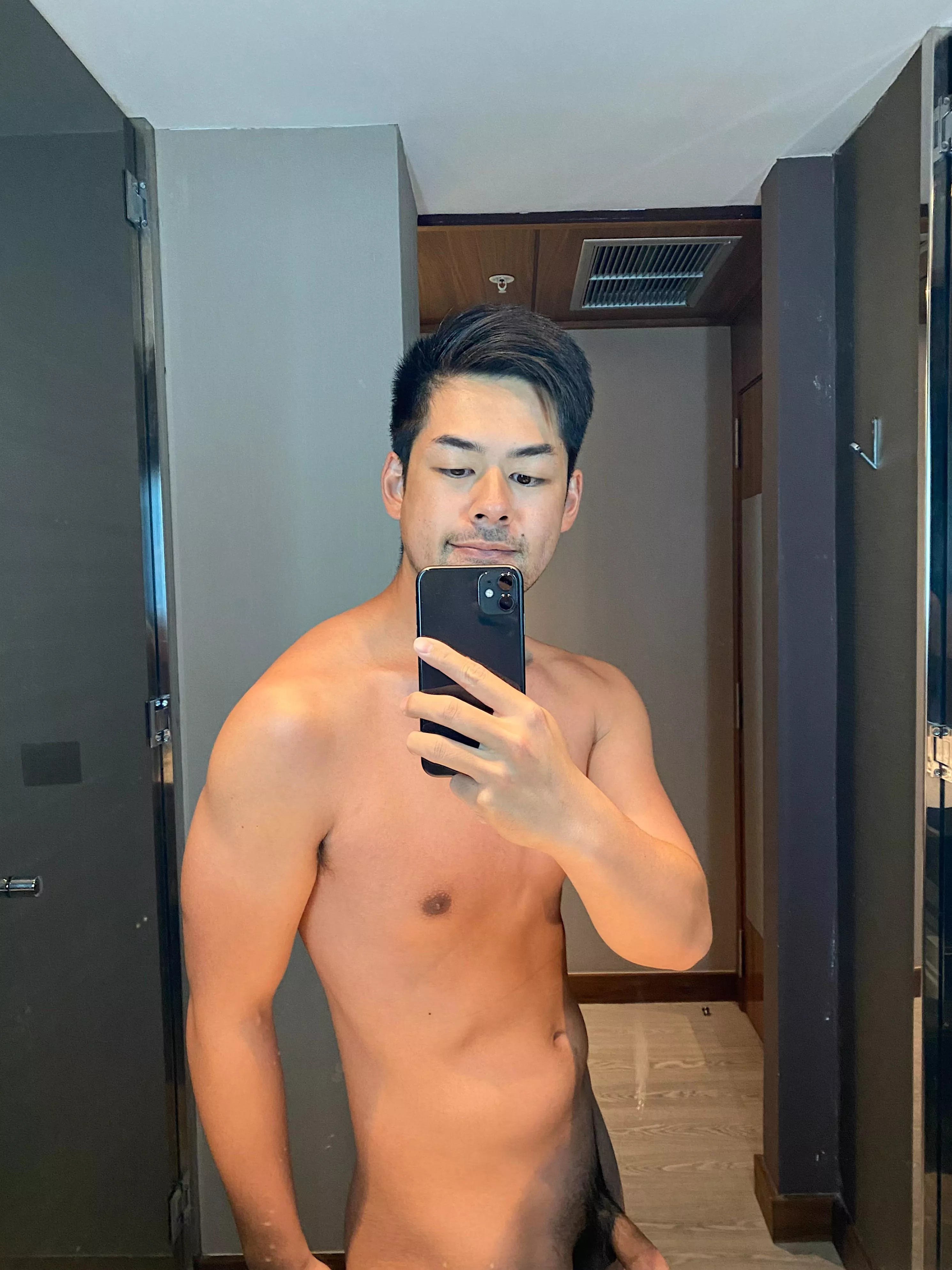 hotel lighting always slaps 👌🏽 posted by jg0_723