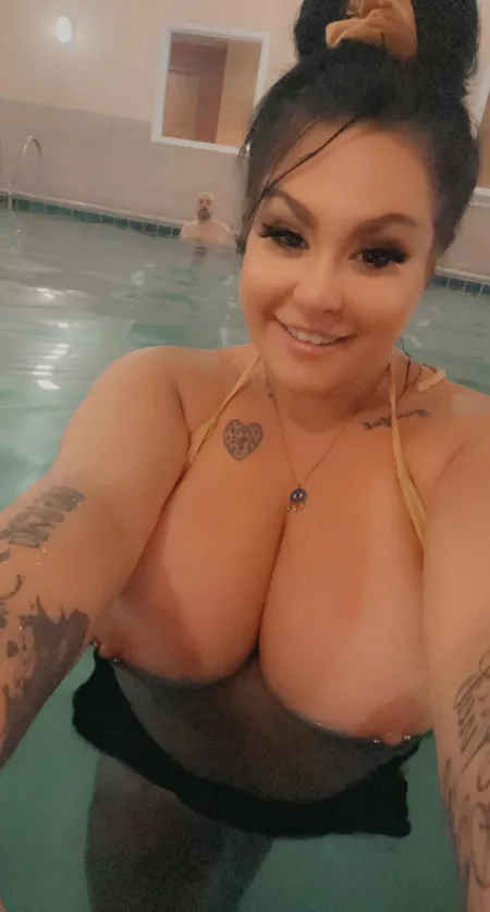 Hotel pool… pretty sure this guy saw in my screen by erikajacobs7