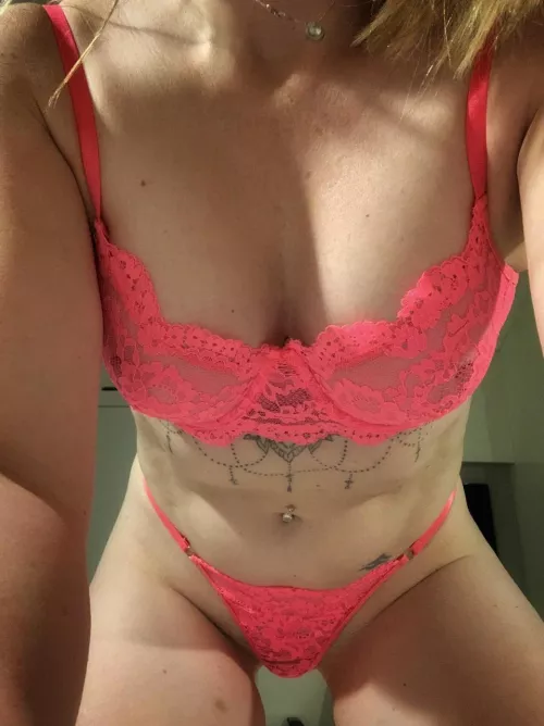 hotel rooms make me horny.... by Flightsandfancy