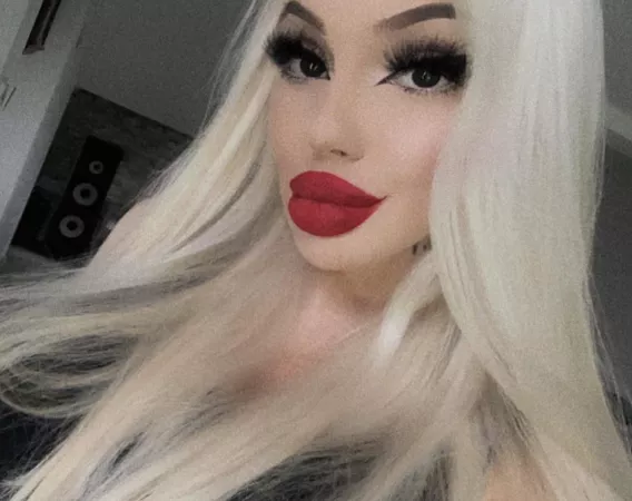 hotter than your ex, better than your next 🤪👑 by charlotteventurax