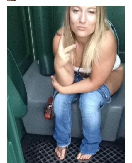 Hottie on porta pottie by raaman11