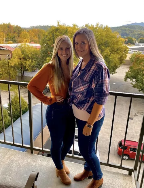 Hottt mom & daughter ready for the night out 🥵🔥 by ganggang89882