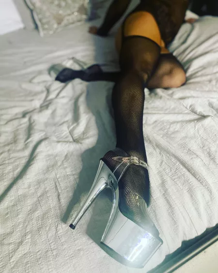 Hotwife/swinger looking to be a dirty little slut in the bedroom 😈 by Nylonnk