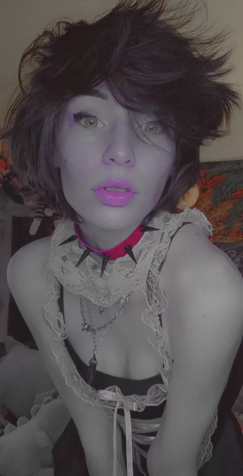 How about a cute goth maid? by feetiecutie