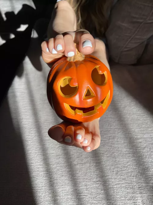 How about I show you a trick and you give me a treat? 😉 by silkysoleprincess