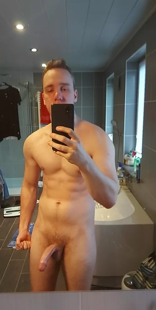 How about we do a post workout fuck ? Pm open ;)