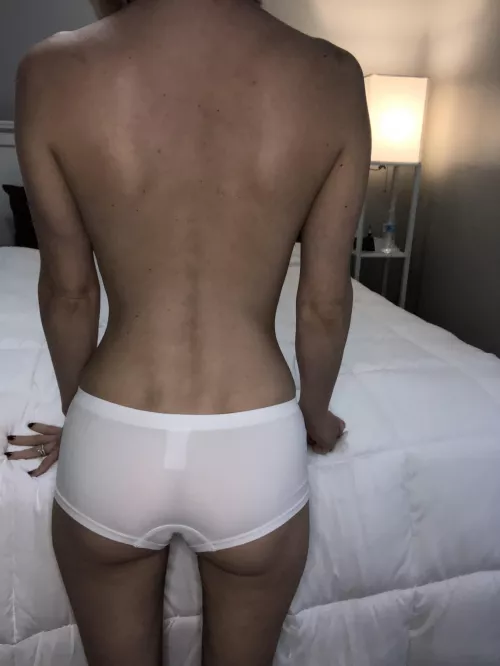 How are my 33y/o MIL[F] Back dimples by MILFnextdoor33