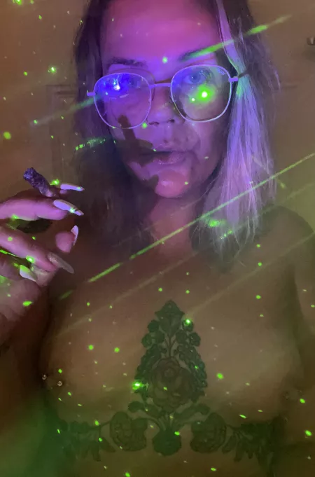 How did I just find this subreddit now?! What’s good, beautiful people? 💚💨 by MsLunatoyou