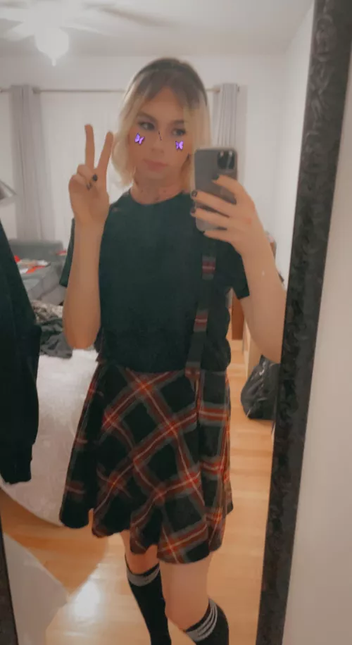 How do I look ? :) by XannyMakeItGoAwayy